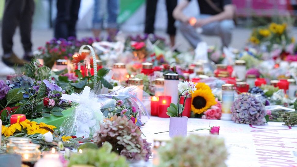 Atac Germania. Suspectul sirian a fost închis şi este bănuit de legături cu un "grup terorist".  3 persoane au murit, iar alte 8 au fost rănite