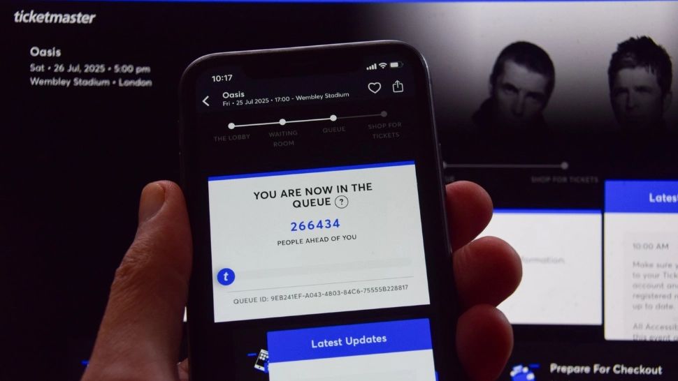 Haos în prima zi de vânzare a biletele pentru reuniunea OASIS. Site-urile au picat, speculanții cer si 7 mii de lire sterline