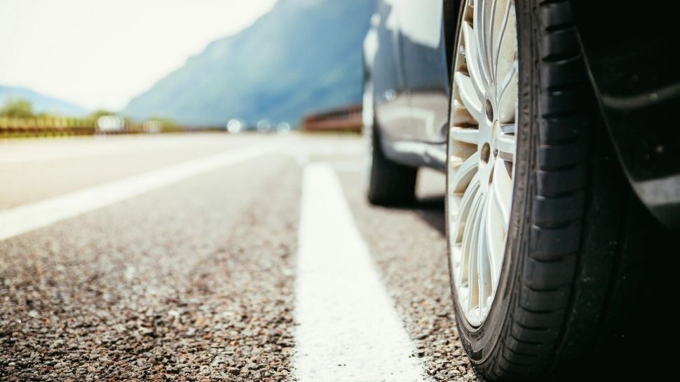 La câți kilometri se schimbă anvelopele de vară și cum verifici nivelul de uzură al acestora