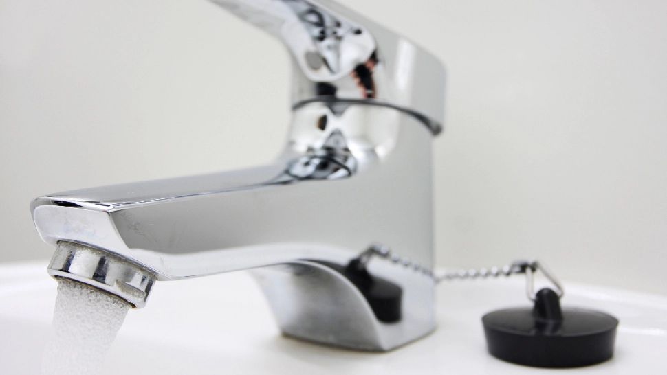 Raportul Curții de Conturi care arată dimensiunile dezastrului: 1 din 4 români nu are apa potabilă în casă