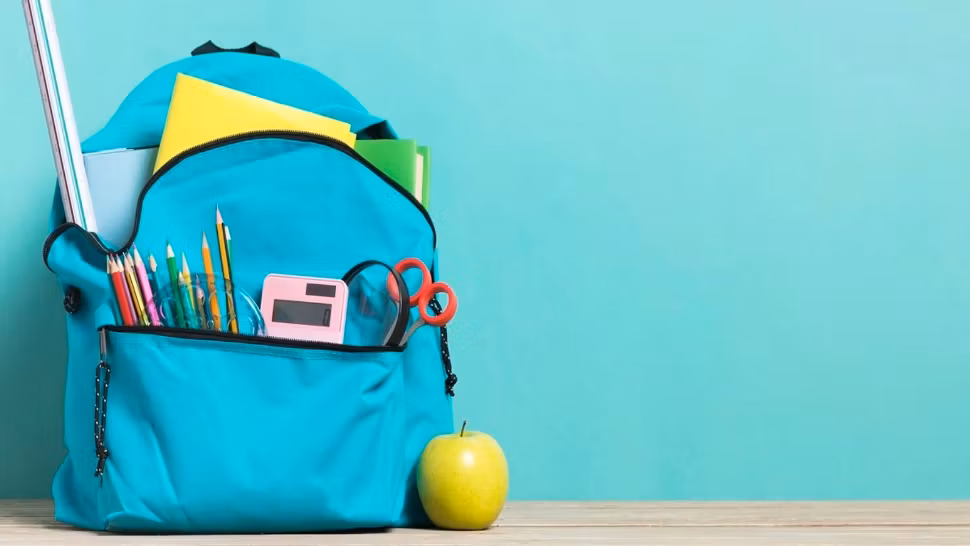 Cât trebuie să cântărească un ghiozdan complet echipat. Greșeala pe care o fac toți părinții