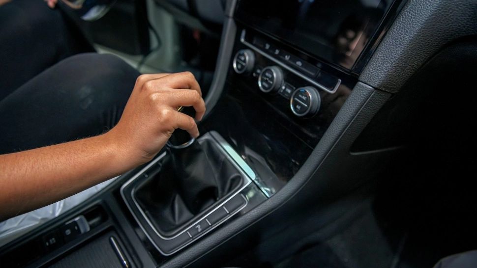 Cum să conduci pentru un consum redus de carburant, dar și ecologic. 5 sfaturi utile