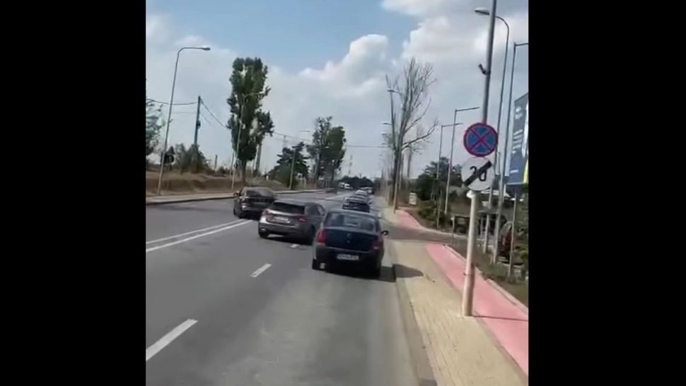 De la nuntă, la poliție. Patru cheflii care conduceau în zig-zag pe șosea, trași pe dreapta de polițiști VIDEO