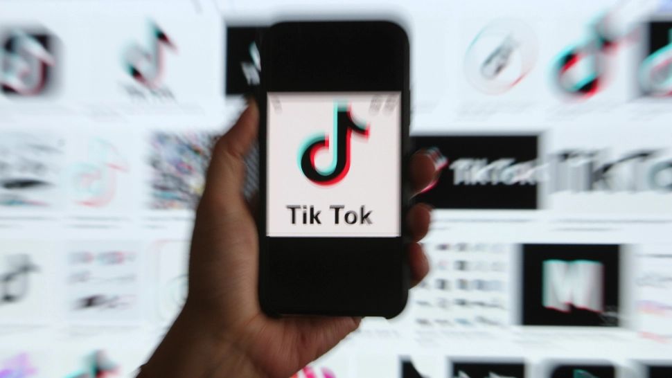 Românul din Anglia care a vrut să atragă cât mai mulți adepți pe TikTok, dar a sfârșit la închisoare pentru 3 luni 