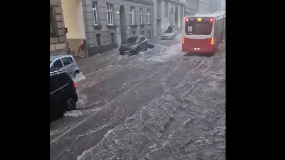 Austria sub ape. Capitala Viena și zonele de munte, inundate din cauza ploilor torențiale VIDEO