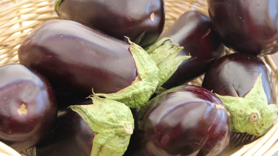 Ce se întâmplă în corpul tău dacă mănânci vinete cu coajă