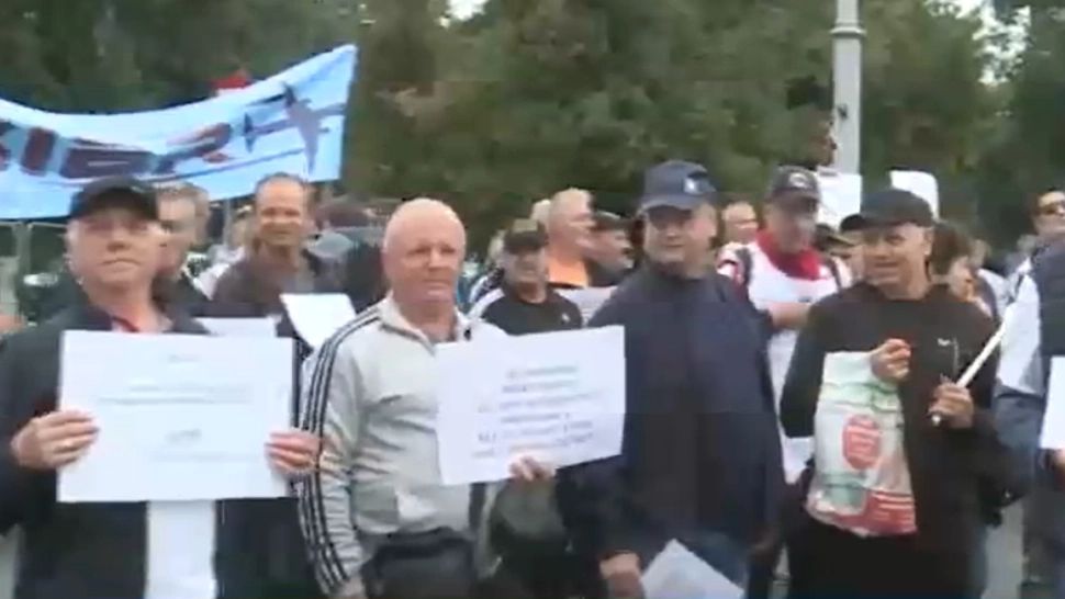Pensionarii siderurgiști, revoltă după marea recalculare: zeci de oameni au ieșit miercuri în stradă