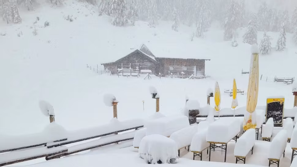 Prima zăpadă din acest sezon: Ciclonul face ravagii și în România în acest weekend