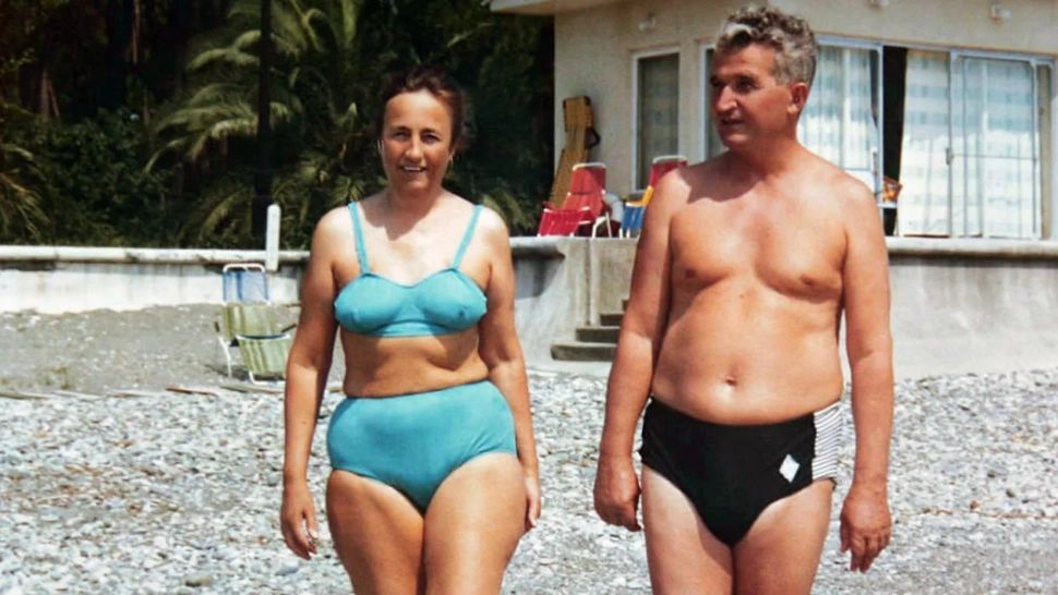 Elena Ceaușescu și rețeaua MENAJERELOR. Informatoarele „Savantei” băgau spaima în securiști și secretari de partid