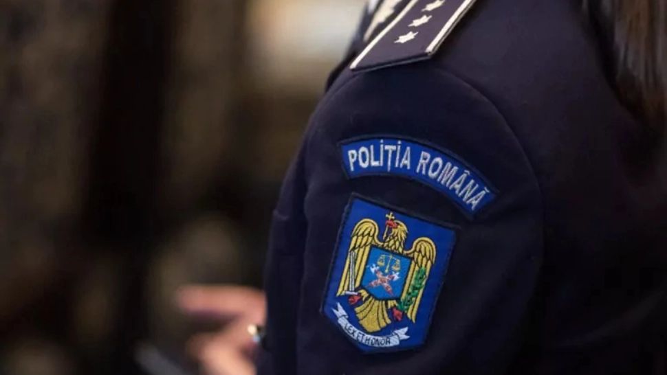 Polițist certat cu legea. Bărbatul a fost REȚINUT într-un dosar de trafic de influenţă, fals şi uz de fals