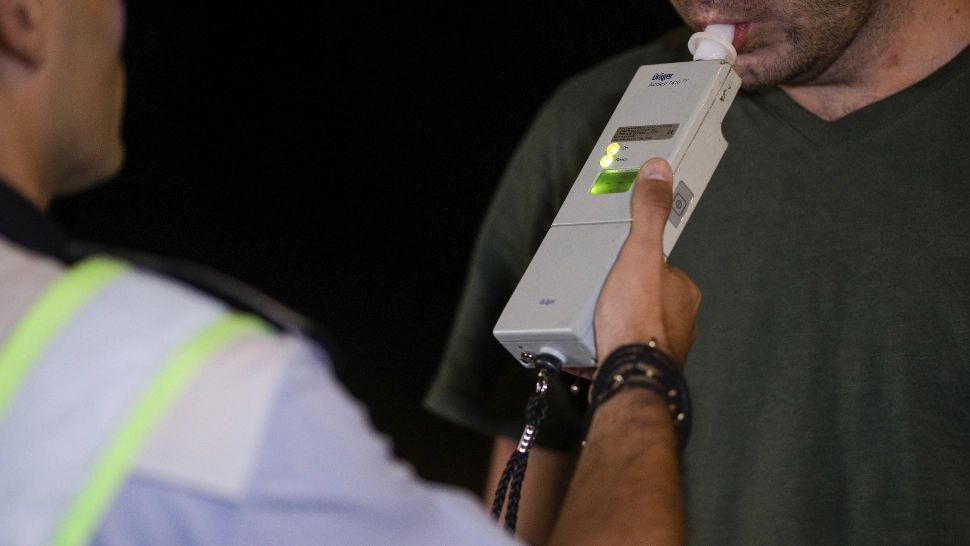  Un bărbat a fost prins băut la volan de două ori în aceeaşi zi. A făcut și accident