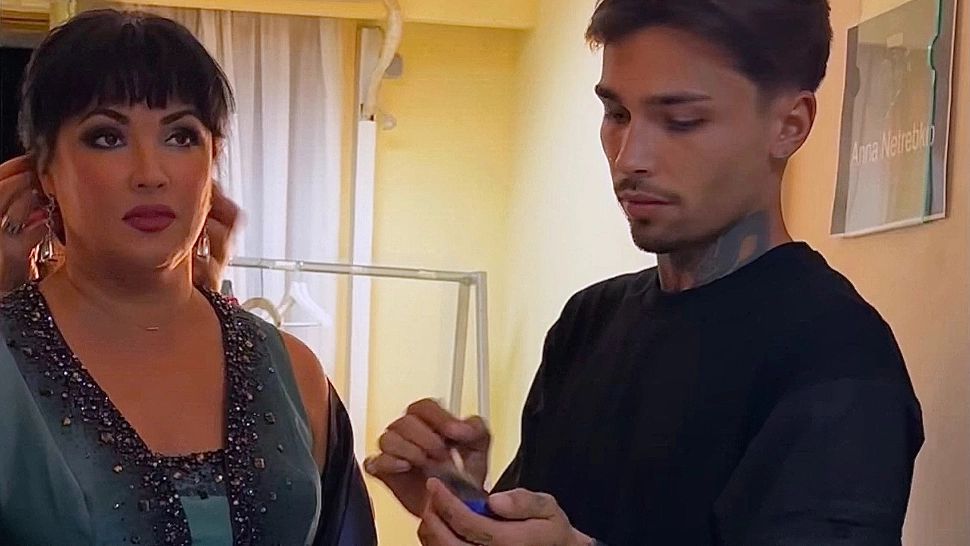 Bucureștiul, noul epicentru al muzicii clasice: Anna Netrebko încântă publicul la Masters of Classic. Cine este românul care se ocupă de partea de make-up a artiștilor