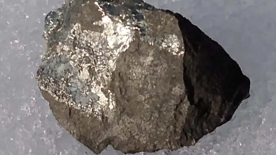 Cel mai scump metal preţios din lume. Prețul lui îl depășește cu mult pe cel al aurului și chiar al platinei