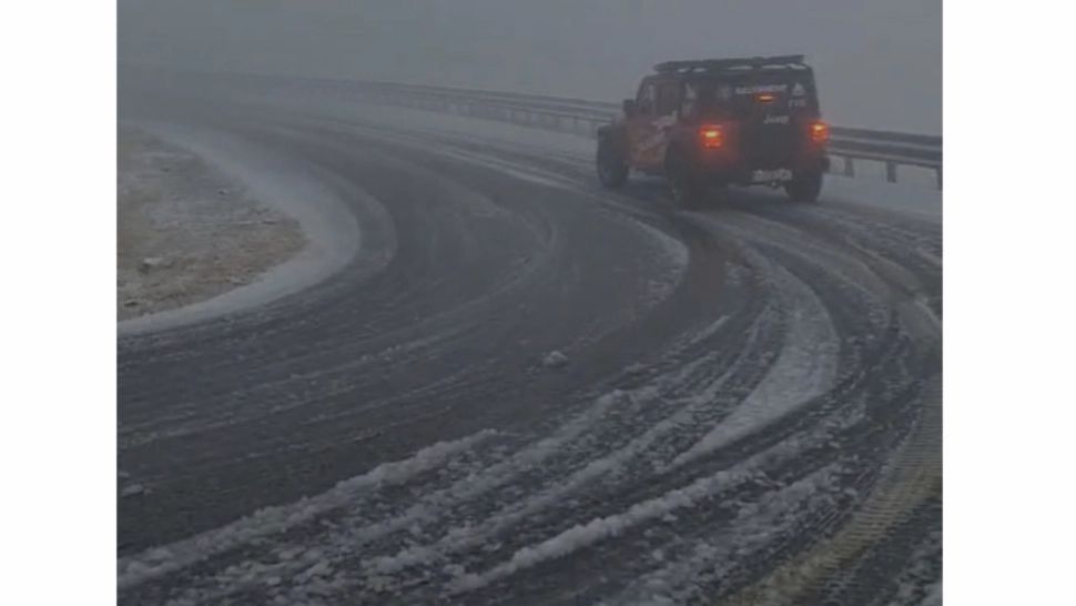 Avertizare Salvamont Gorj: Ninge pe Transalpina! Stratul de zăpadă ajunge aproape la 5 cm - VIDEO
