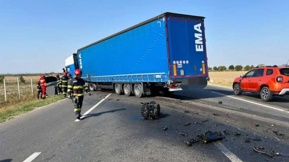 Accident grav în Vrancea, pe E85, la Bizigheşti. Un bărbat a decedat după coliziunea dintre două autoturisme şi un tir 