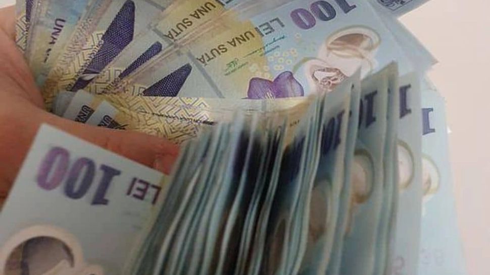 Ce înseamnă când visezi bani? Semnificații pozitive de care nu știu mulți oameni