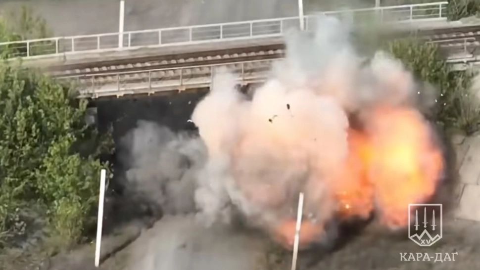 VIDEO - Momentul în care ucrainenii aruncă în aer un blindat rusesc. Trupele lui Putin înregistrează pierderi mari spre oraşul Pokrovsk 