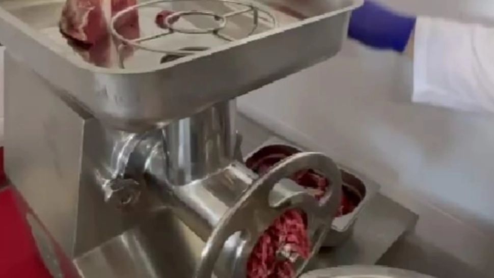 La Timișoara se deschide primul laborator pentru carne HIBRIDĂ. Ce produse vor fi testate?