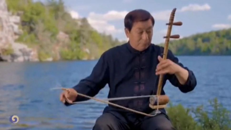VIDEO - Artistul chinez care cântă „Ciocârlia” la un instrument tradițional cu o singură coardă. „Ăsta e mai tare ca Paganini”