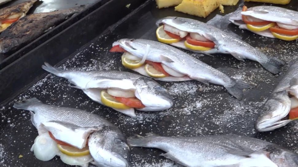 Regal culinar și de tradiții pe Faleza Dunării, la Brăila. Este a șasea ediție a Festivalului Peștelui - VIDEO