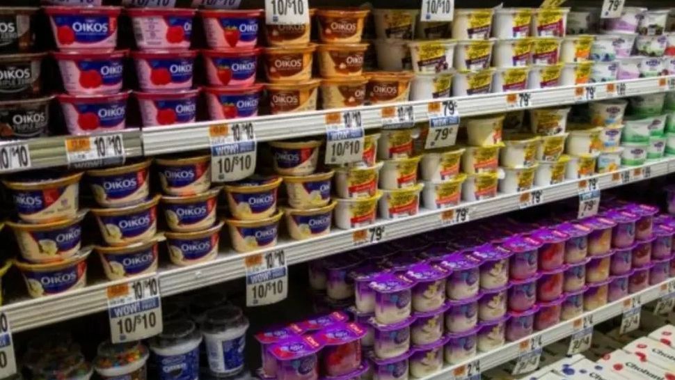 Ce nu îți spune nimeni despre iaurtul cu fructe. Detaliul de pe etichetă pe care puțini îl citesc, explicat de un nutriționist