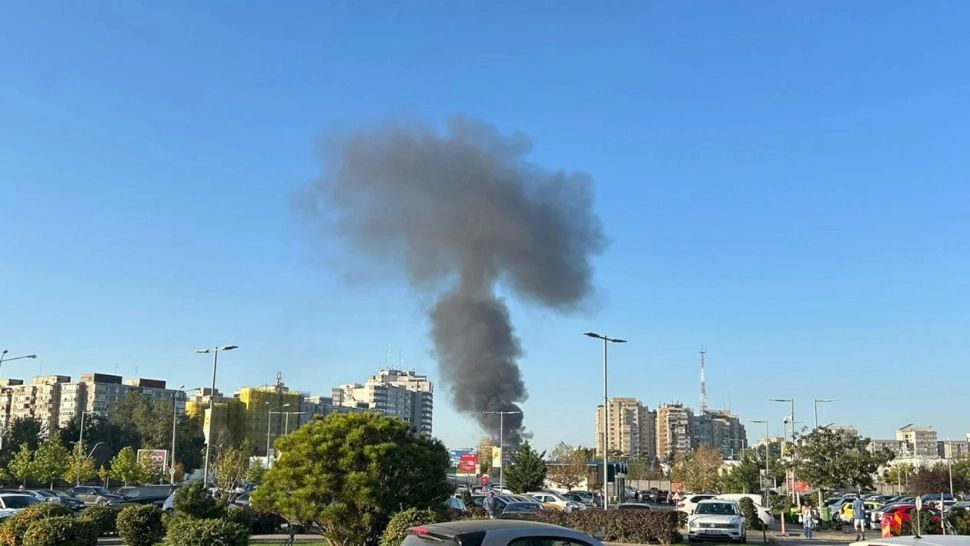 Incendiu de proporții în București, în zona Podului Ciurel și Lacul Morii. Au ars 12 containere în care locuiau refugiați ucraineni - FOTO/VIDEO