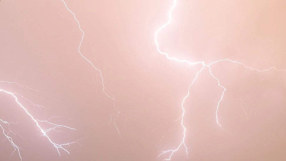 Alertă ANM: Cod portocaliu de ploi torențiale și grindină în mai multe zone