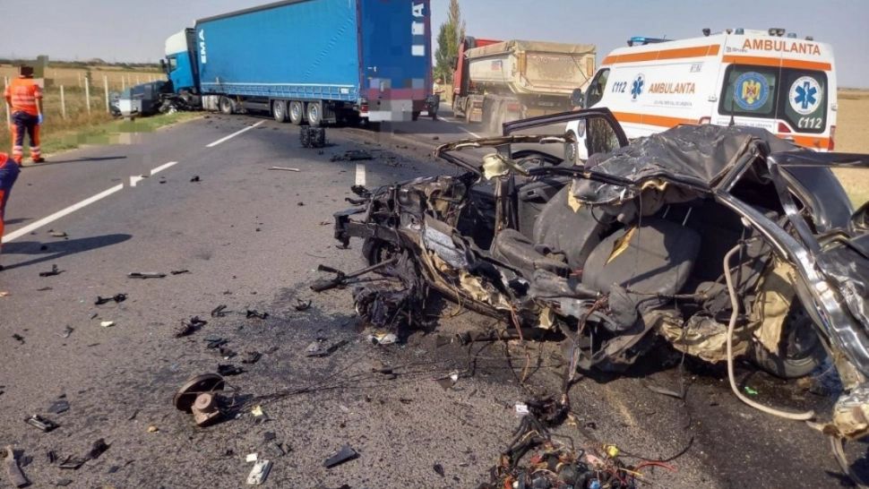 Descoperire șocantă în urma accidentului mortal de pe E85. Bărbatul și-a atacat soția cu un ciocan și apoi a intrat intenționat într-un TIR