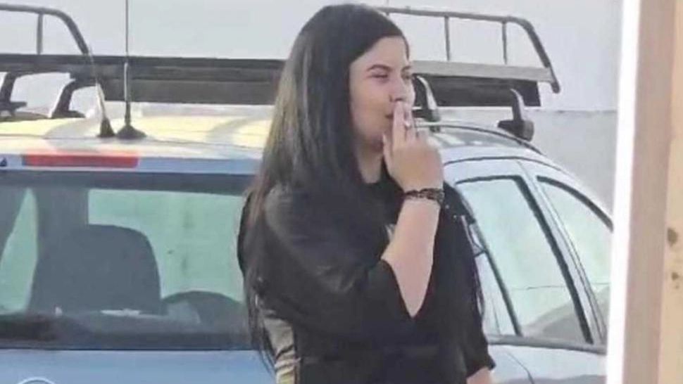 La suc și țigară pe banii publici. O polițistă din Teleorman a fost filmată în ipostaze neașteptate, deși se afla în misiune - VIDEO