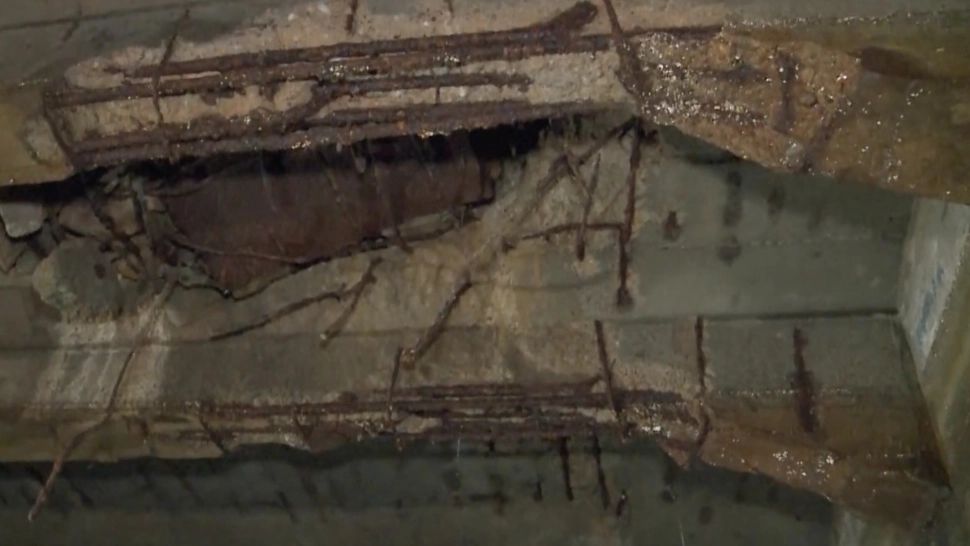 Planșeul de la Piața Unirii intră în proces de consolidare. Daniel Băluță: Soluția este înlocuirea totală a structurii - VIDEO