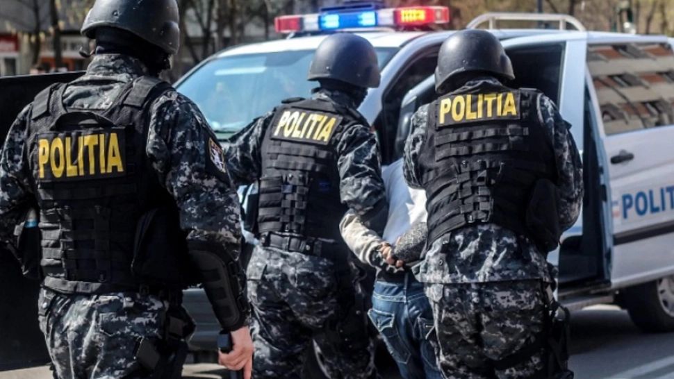 Asistenta de campanie a lui Călin Georgescu, dezvăluiri uluitoare despre mascații care i-au percheziționat casa: Am crezut că sunt hoți