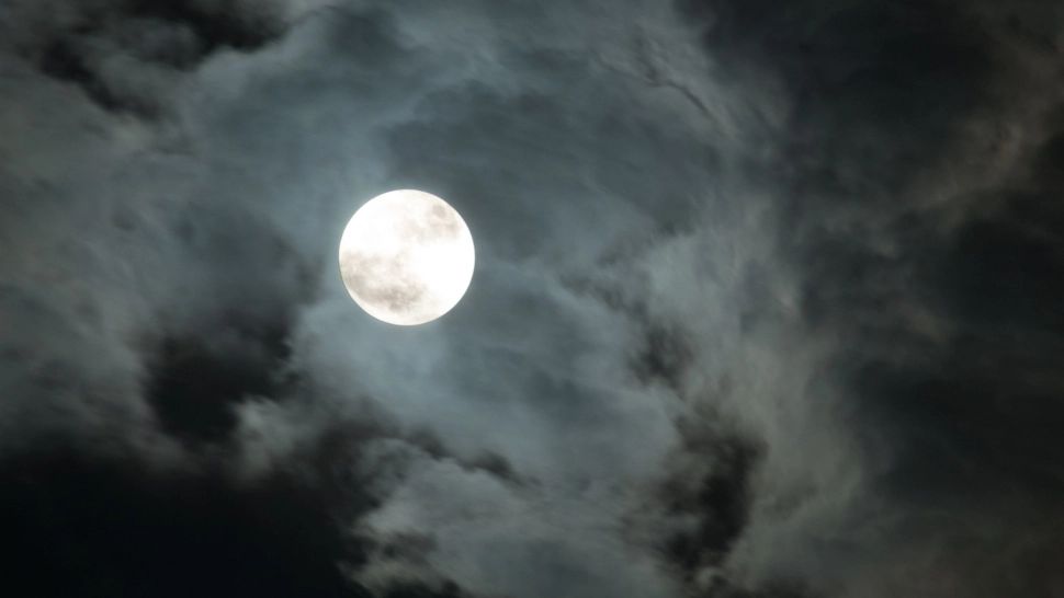 Impactul uluitor al  ”Lunii Recoltei” din 17 septembrie asupra noastră: cum ne influențează emoțiile și energia, fără să știm