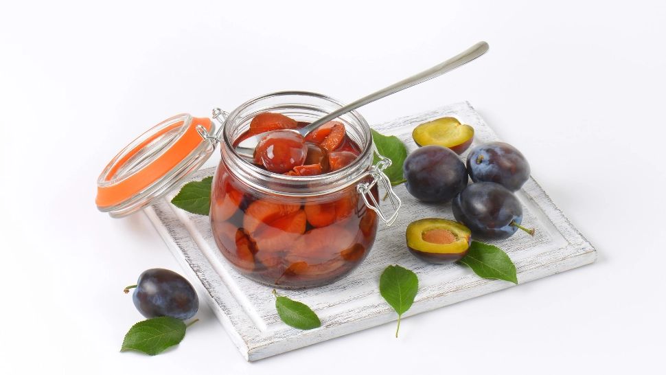 Cum cureți rapid lipiciul de pe borcane și le faci să arate ca noi. Trucul pe care orice gospodină trebuie să-l cunoască: este viral pe TikTok