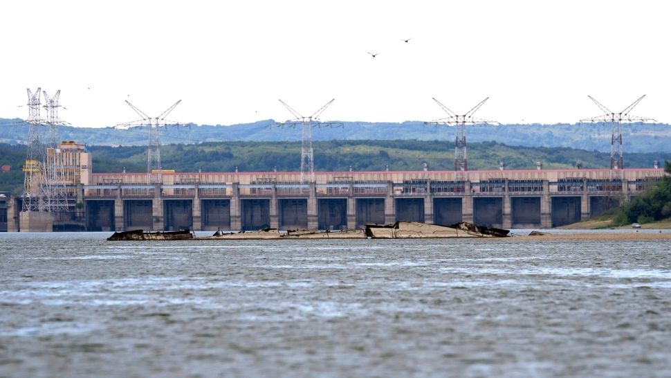 Producția de energie electrică a scăzut la o treime la hidrocentralele Porțile de Fier, cele mai mari din România