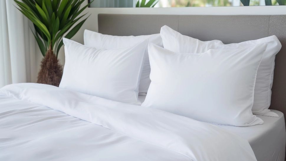 La cât timp trebuie schimbată, de fapt, lenjeria de pat? Pericolul uriaș la care te expui dacă te faci că uiți
