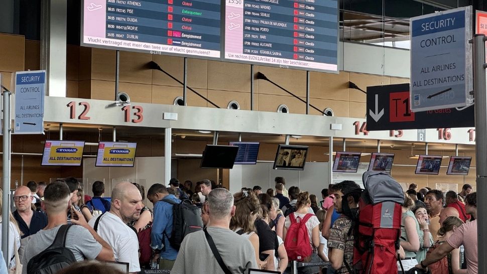 Atenţionare de călătorie MAE: Activitatea pe un aeroport din Belgia va fi paralizată de o grevă timp de 24 de ore