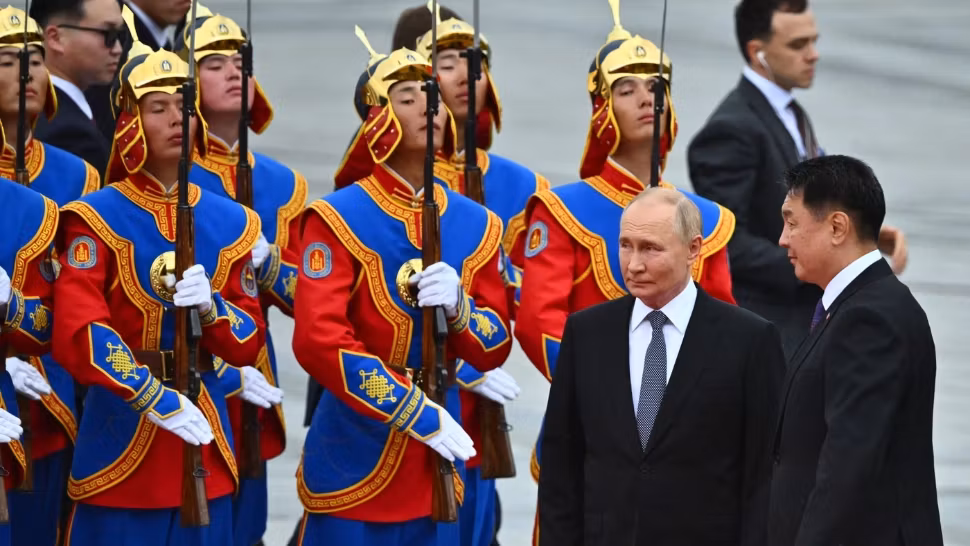 Vladimir Putin, sfidare MAXIMĂ pentru Occident. A fost primit în Mongolia cu cele mai înalte onoruri, în loc de cătușe - VIDEO