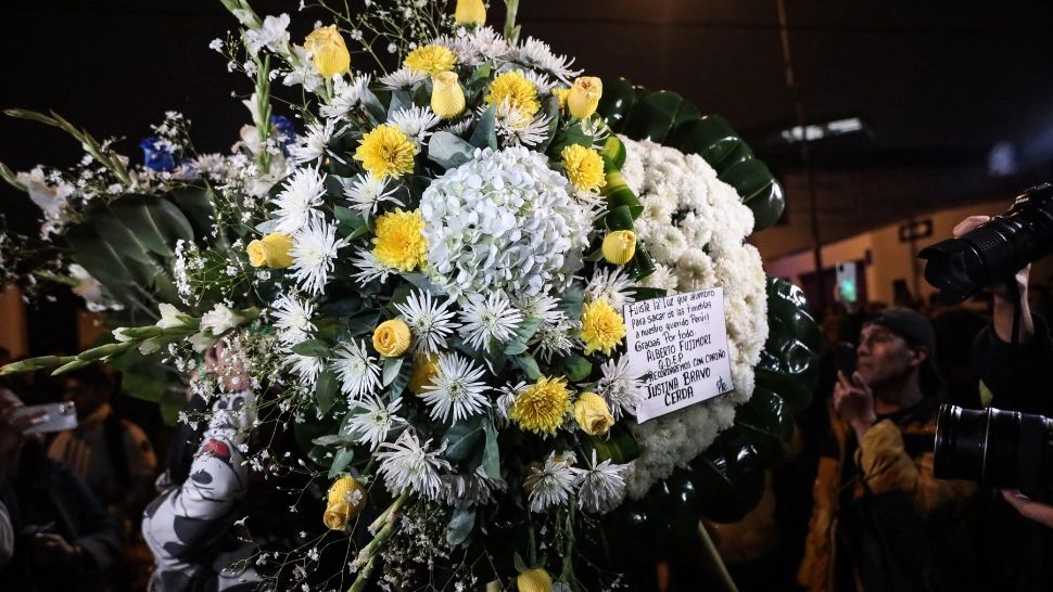 Un fost șef de stat, supranumit "El Chino", a murit la vârsta de 86 de ani. Locuința acestuia, luată cu asalt de simpatizanții săi