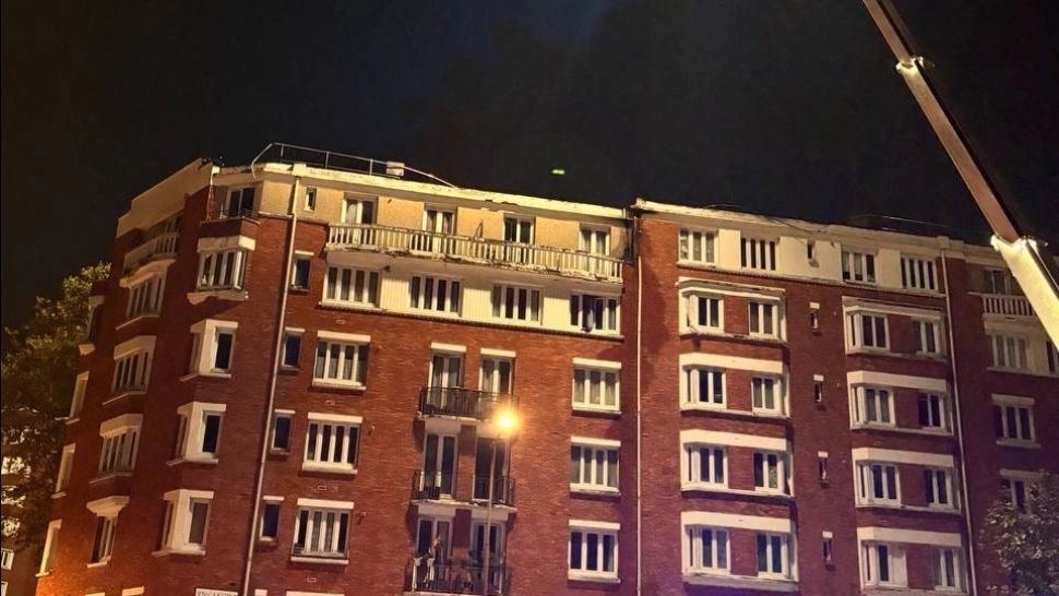 Explozie puternică pe acoperişul unei clădiri cu 10 etaje din Paris.  Clipe de groază pentru locatari, mobilizare uriașă a forțelor de ordine