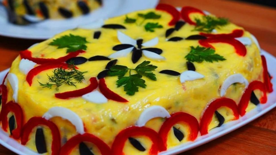 Condimentul care strică echilibrul gustului în salata de boeuf. Gospodinele îl pun pentru că așa au auzit, dar preparatul ar fi mult mai delicios fără el