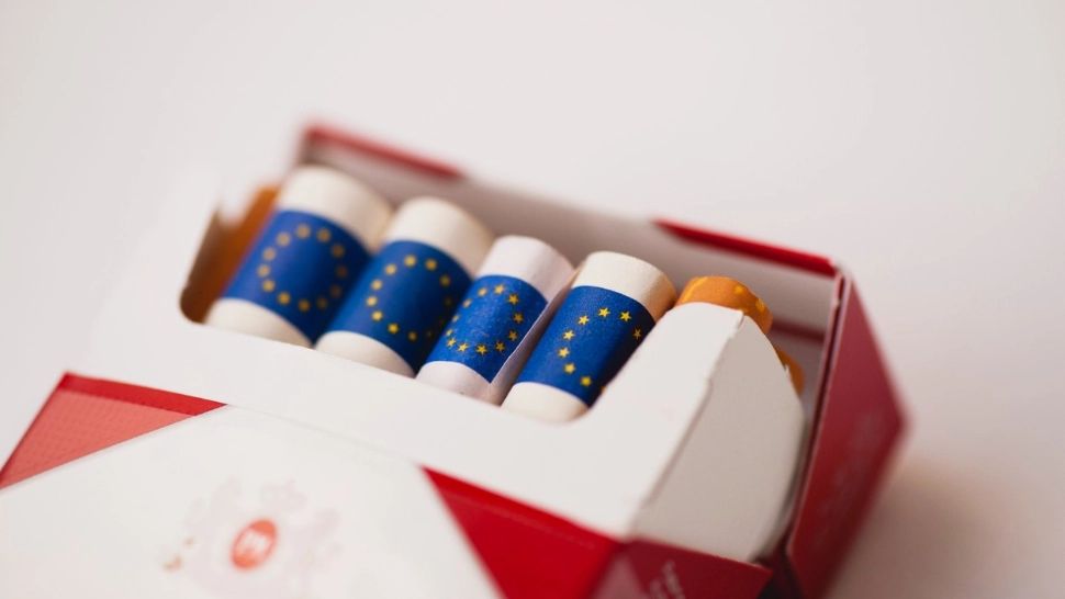 Doi politiști de frontieră, acuzați că au furat zeci de cartușe de țigări chiar din camera de obiecte confiscate