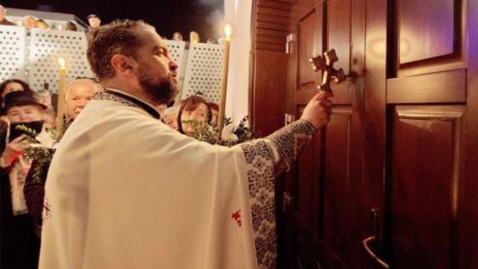 Preotul ortodox care a regizat filmul "21 de rubini" acuză serviciile că i-ar fi blocat candidatura la președinție