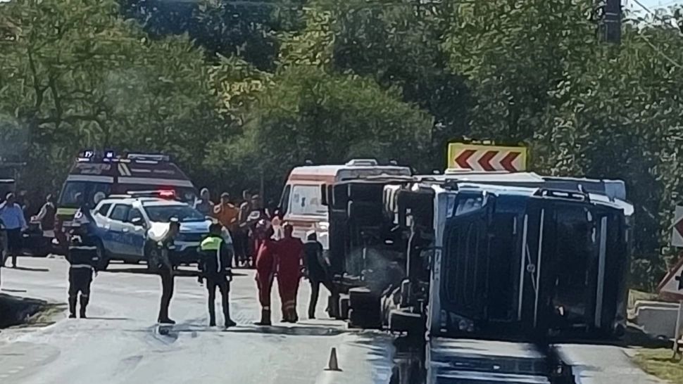 TIR răsturnat în județul Giurgiu: La volan se afla un cetățean turc