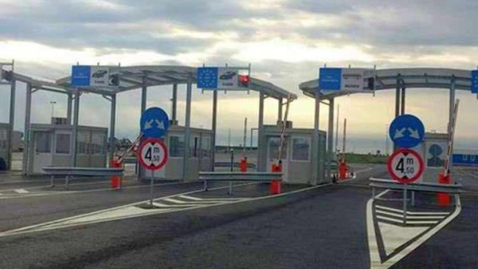 Toaletele de pe autostrada A1 sunt închise de la Vama Nădlac II până în județul Alba. Situație umilitoare pentru șoferi