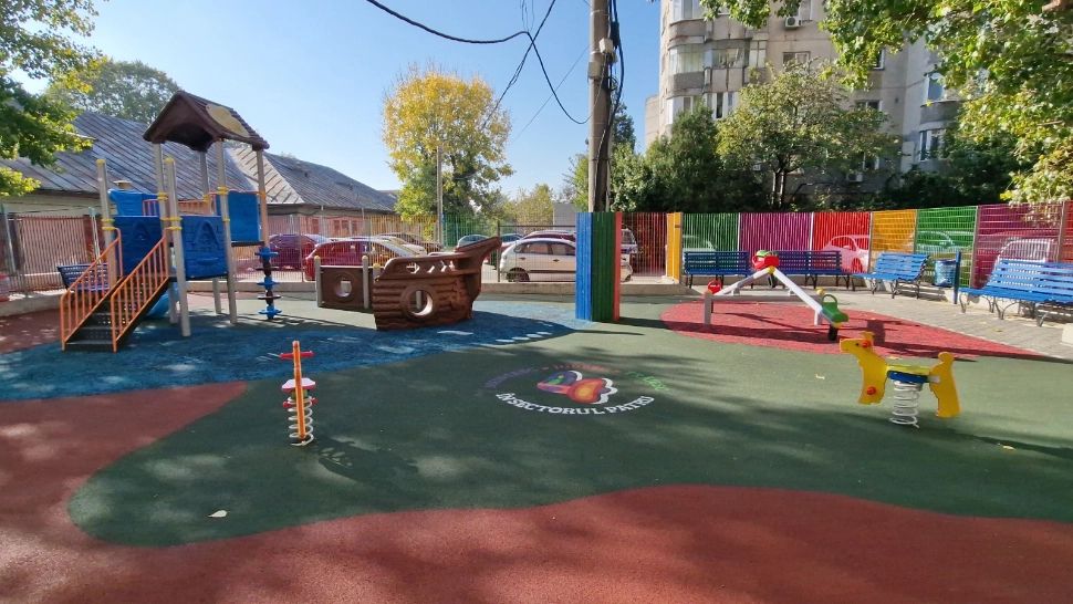 S-a redeschis locul de joacă de pe Olteniței, din Sectorul 4 - FOTO