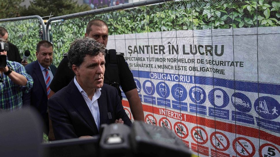 Scandal pe refacerea planșeului de la Piața Unirii, Nicușor Dan, acuzat că a amânat avizul pentru a mai câștiga voturi