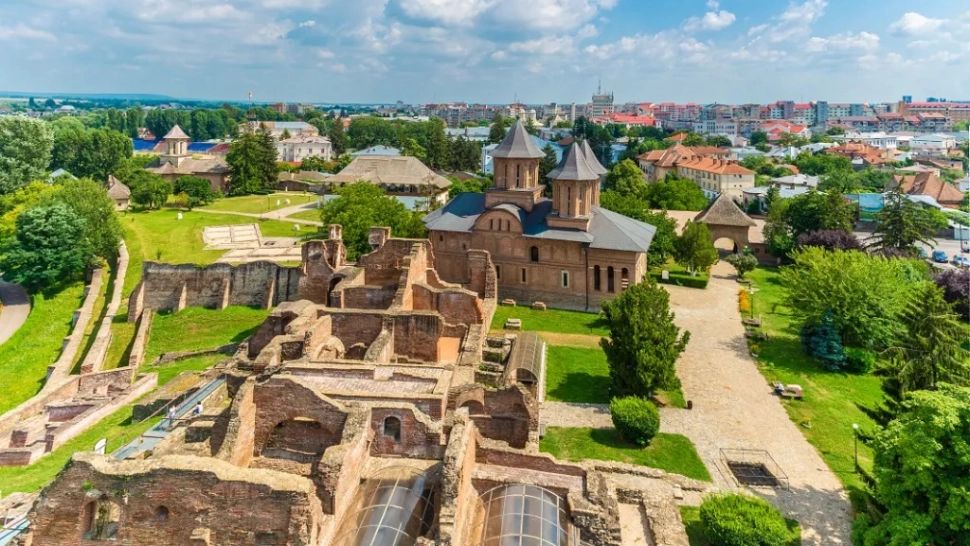 Care a fost, de fapt, prima capitală a țării. Acest oraș și-a pierdut, treptat, strălucirea de altă dată