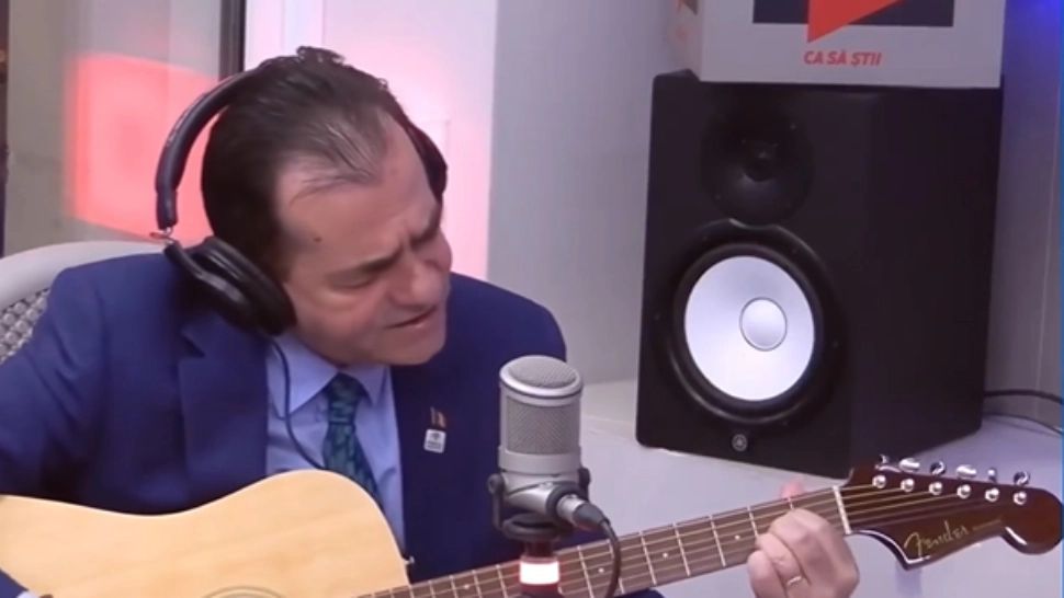 Start de campanie electorală pe acorduri de chitară și cu lecții de limba engleză. Cum l-a pus Ludovic Orban în offside pe Marcel Ciolacu - VIDEO 