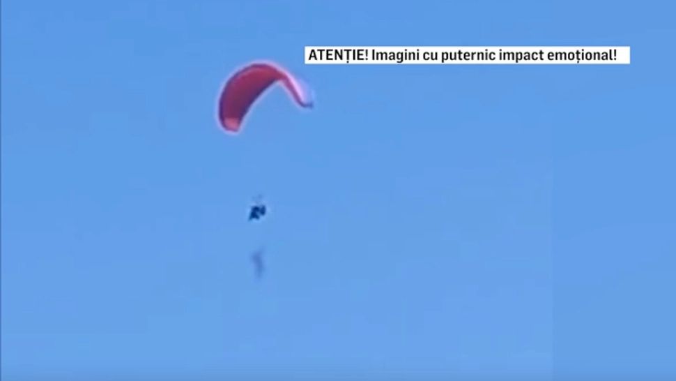 Primele IMAGINI cu parapantistul mort de la Brașov: momentul în care i s-a desprins echipamentul. Bărbatul de 47 de ani s-a prăbușit de la 100 de metri înălțime 