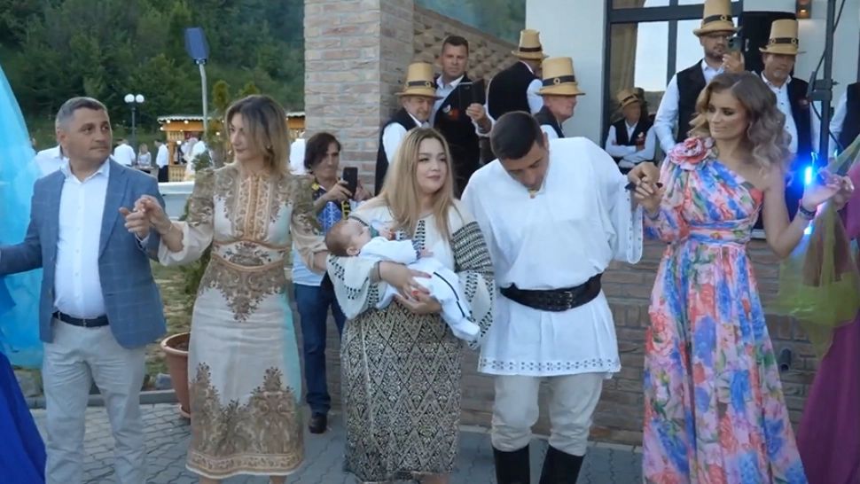 George Simion a făcut public darul de botez. Cu cât a rămas liderul AUR după petrecerea de creștinare a fiului său